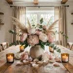 Composition florale artistique avec pivoines et pampa dans un vase en céramique sur une table en bois rustique pour décoration intérieure